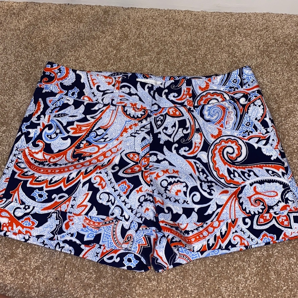 New York and Company Hampton 4 inch short size 6